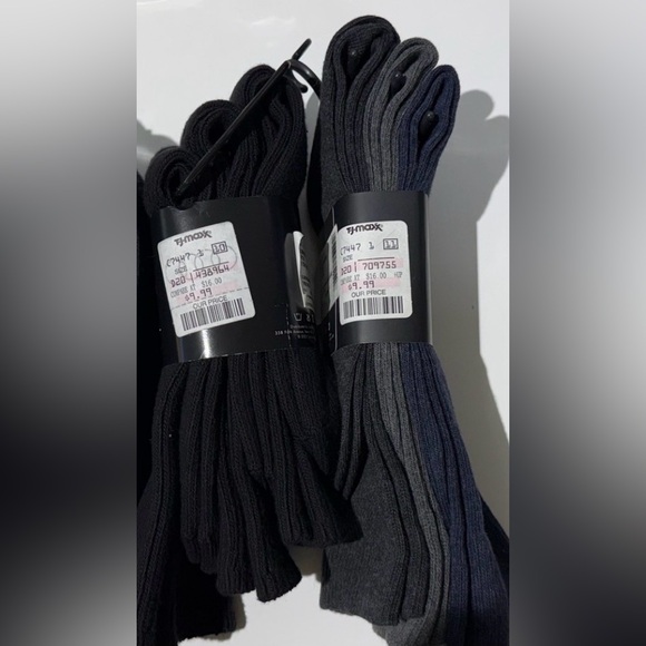 New Calvin Klein Men's Black and Blue, Gray Socks
6 pair Cotton Blend - Picture 3 of 3